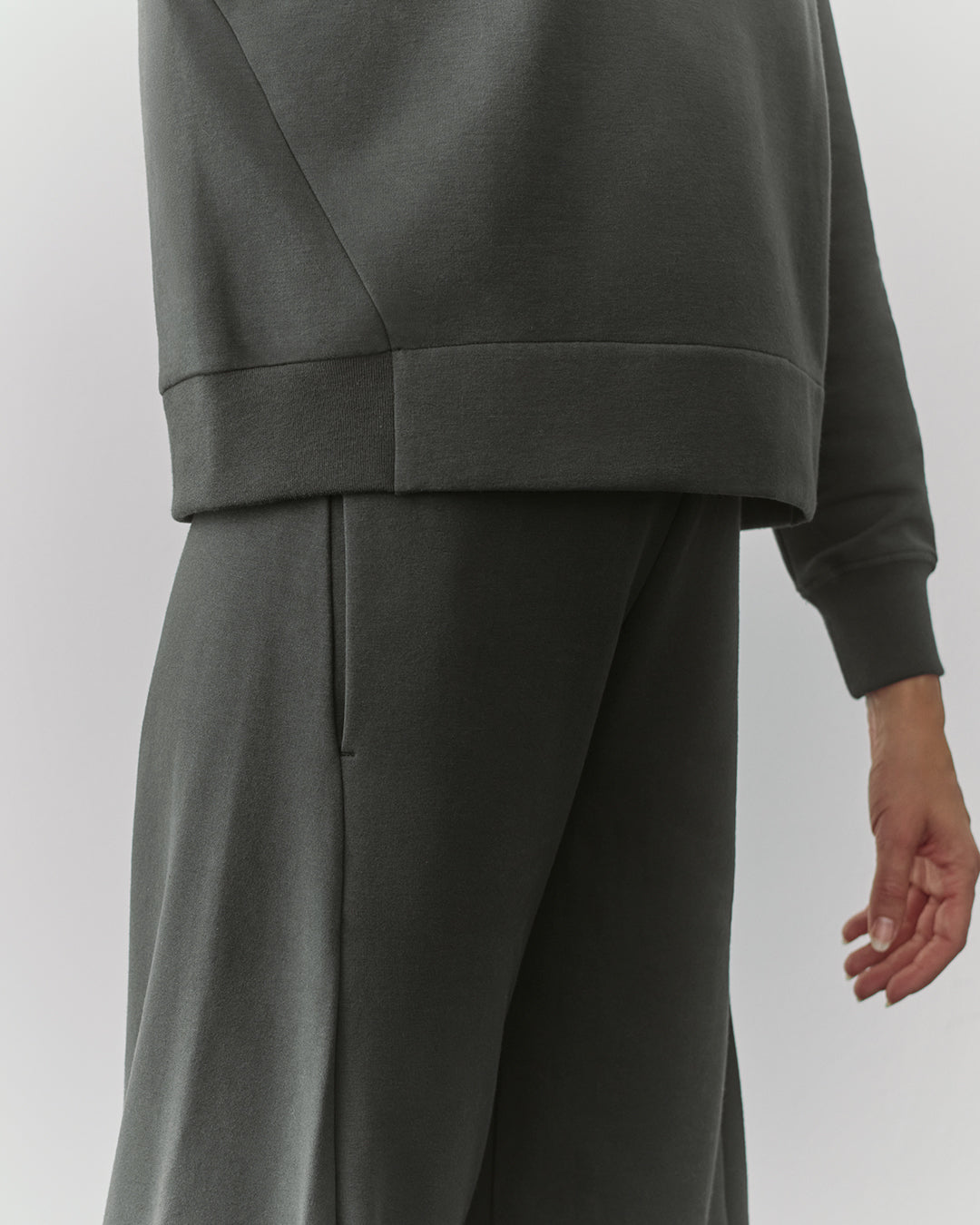 Luxury Fleece Cropped Sweatshirt for Women Soft Cozy Everyday Wear